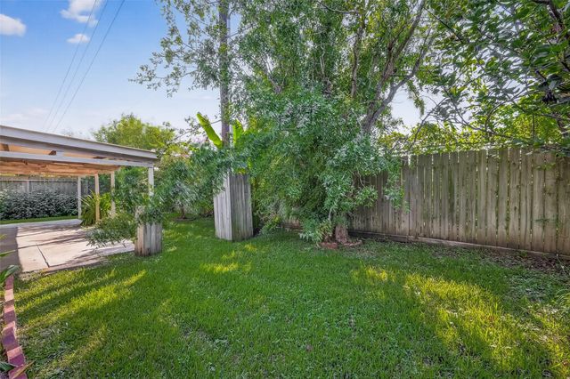 11714 Peachwood Lake Drive, Sugar Land, TX 77498