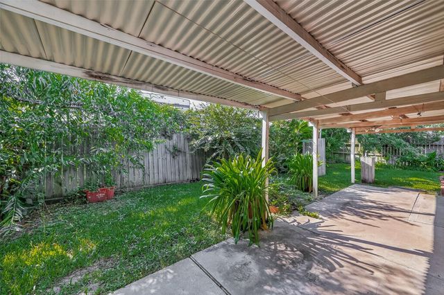 11714 Peachwood Lake Drive, Sugar Land, TX 77498