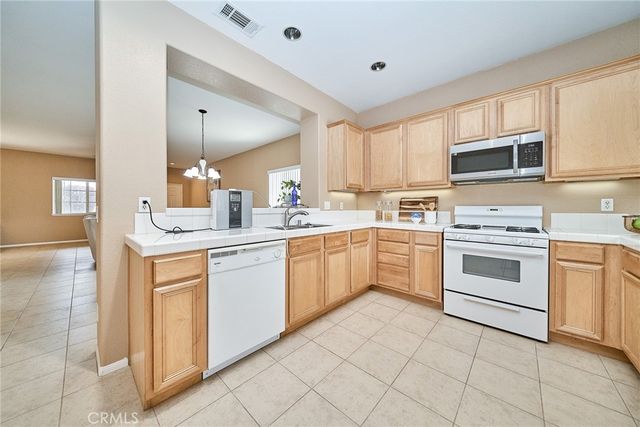 16717 Hastings, Victorville, CA 92395