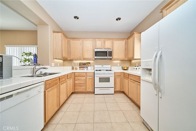 16717 Hastings, Victorville, CA 92395