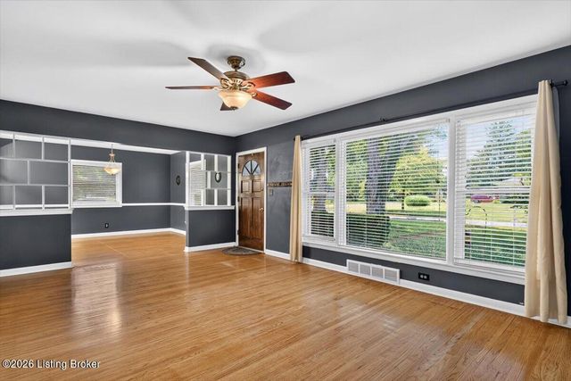 4321 Dannywood Rd, Louisville, KY 40220
