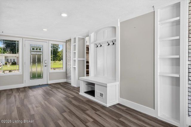 4321 Dannywood Rd, Louisville, KY 40220