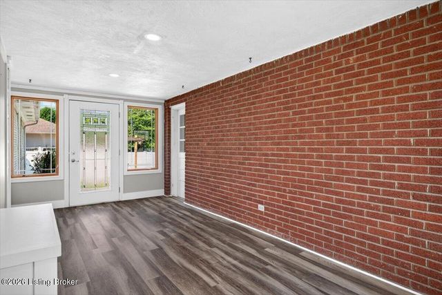 4321 Dannywood Rd, Louisville, KY 40220