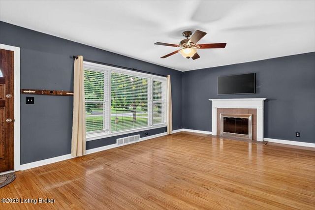 4321 Dannywood Rd, Louisville, KY 40220