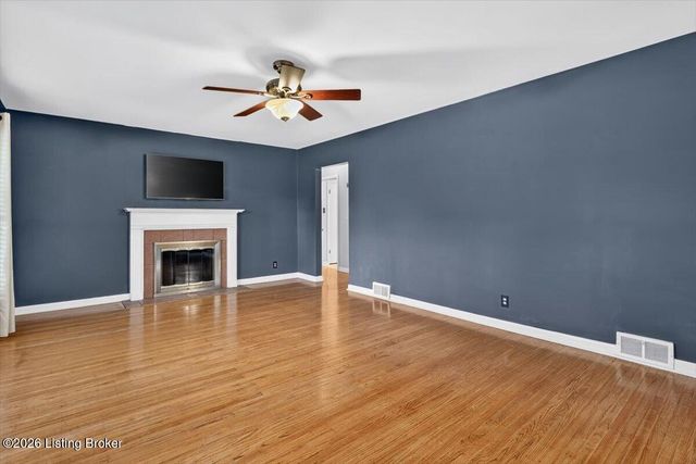 4321 Dannywood Rd, Louisville, KY 40220