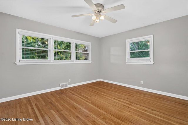 4321 Dannywood Rd, Louisville, KY 40220