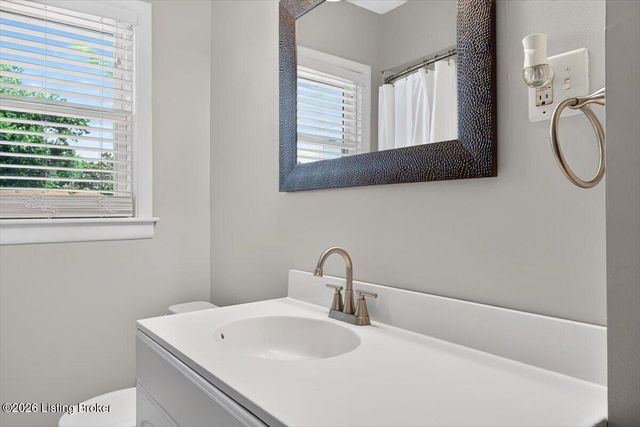 4321 Dannywood Rd, Louisville, KY 40220