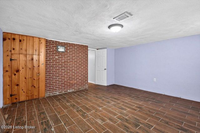 4321 Dannywood Rd, Louisville, KY 40220