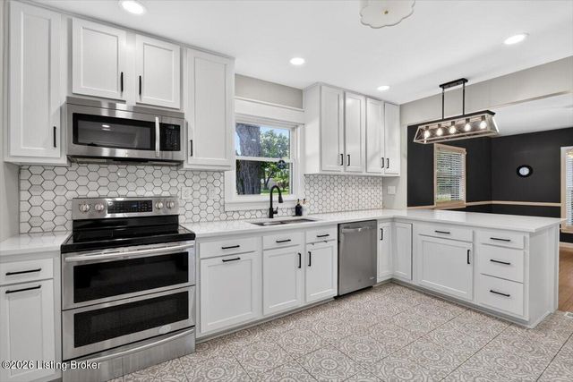4321 Dannywood Rd, Louisville, KY 40220