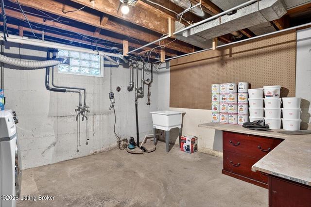 4321 Dannywood Rd, Louisville, KY 40220