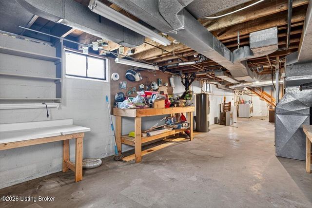 4321 Dannywood Rd, Louisville, KY 40220