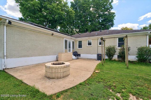 4321 Dannywood Rd, Louisville, KY 40220