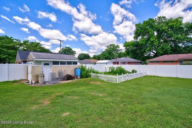 4321 Dannywood Rd, Louisville, KY 40220