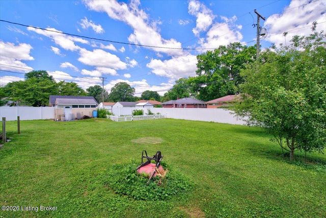 4321 Dannywood Rd, Louisville, KY 40220