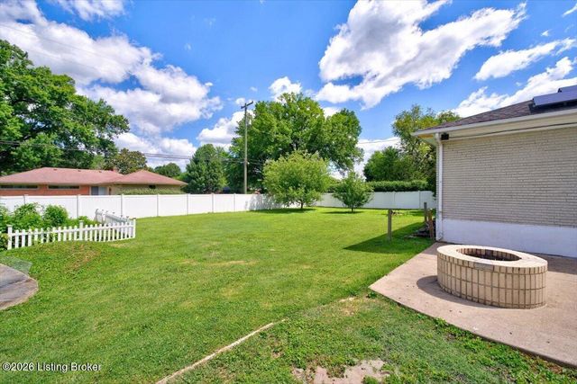 4321 Dannywood Rd, Louisville, KY 40220