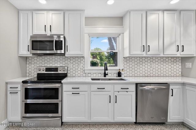 4321 Dannywood Rd, Louisville, KY 40220