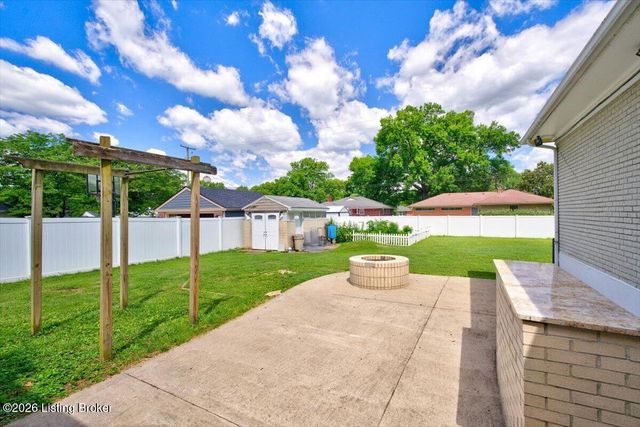 4321 Dannywood Rd, Louisville, KY 40220