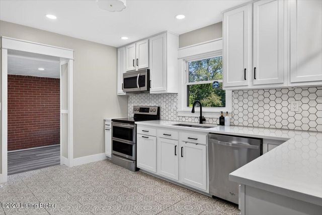 4321 Dannywood Rd, Louisville, KY 40220