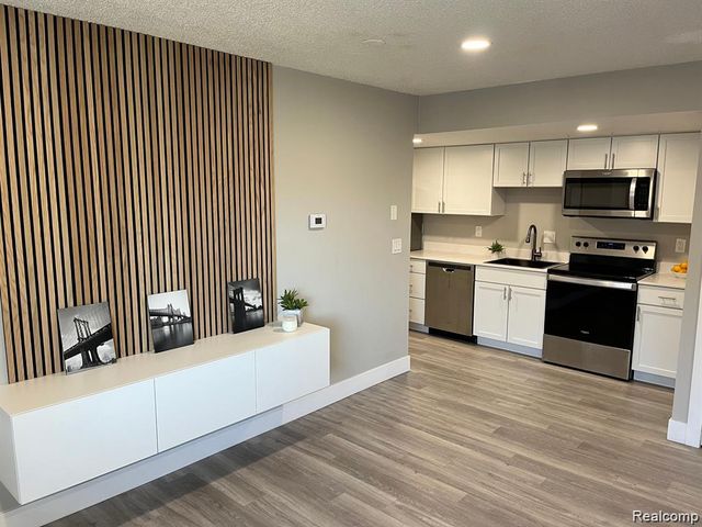 2639 Columbia Road 8, Berkley, MI 48072