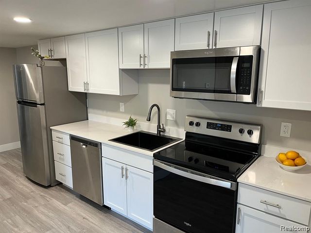 2639 Columbia Road 8, Berkley, MI 48072