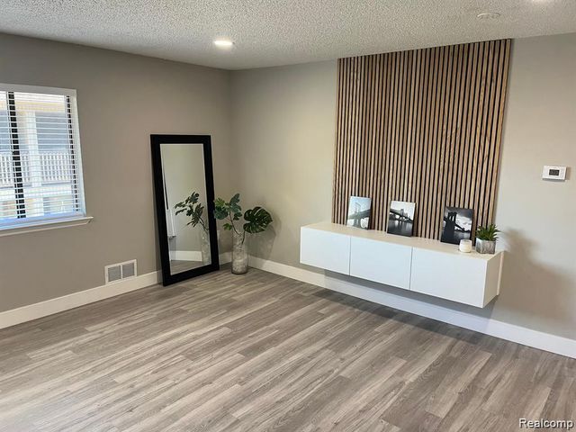 2639 Columbia Road 8, Berkley, MI 48072