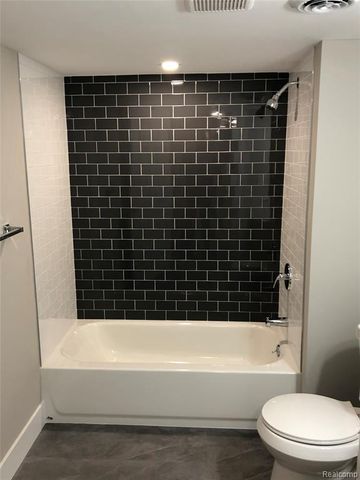 2639 Columbia Road 8, Berkley, MI 48072