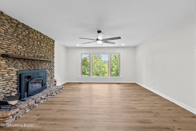 10811 Stonestreet Rd, Louisville, KY 40272