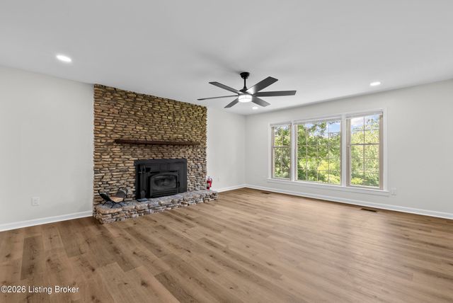 10811 Stonestreet Rd, Louisville, KY 40272