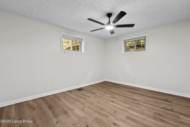 10811 Stonestreet Rd, Louisville, KY 40272