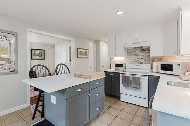 6 Michelle Lane, Mattapoisett, MA 02739