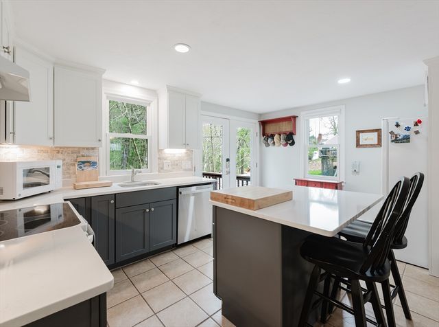 6 Michelle Lane, Mattapoisett, MA 02739
