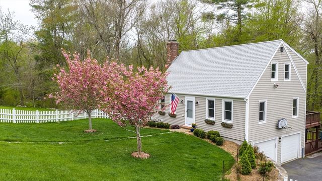 6 Michelle Lane, Mattapoisett, MA 02739