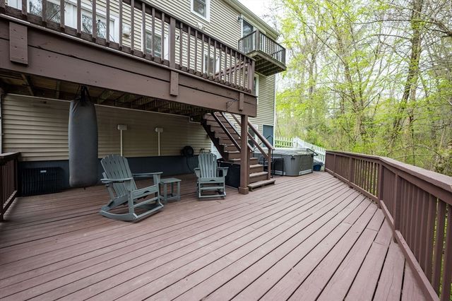 6 Michelle Lane, Mattapoisett, MA 02739