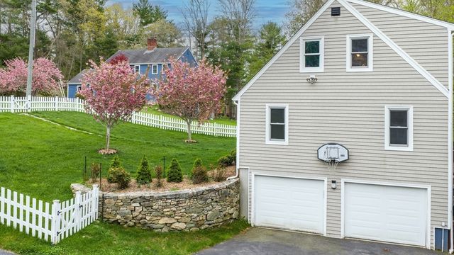 6 Michelle Lane, Mattapoisett, MA 02739