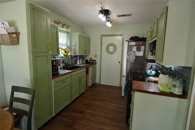 1306 Clearfield Drive, Cleburne, TX 76033