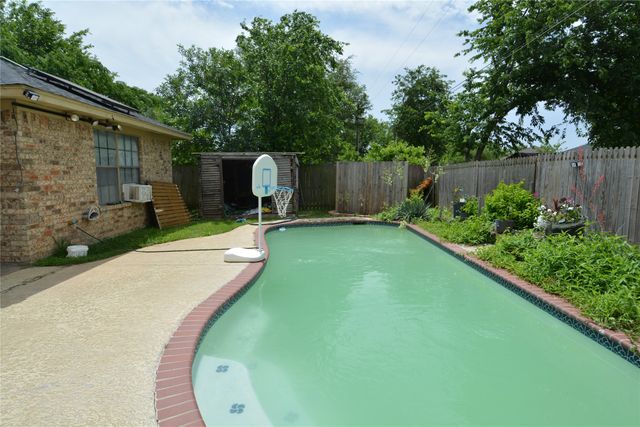 1306 Clearfield Drive, Cleburne, TX 76033