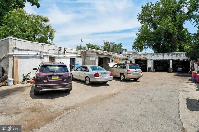 44 E WALNUT LN, Philadelphia, PA 19144