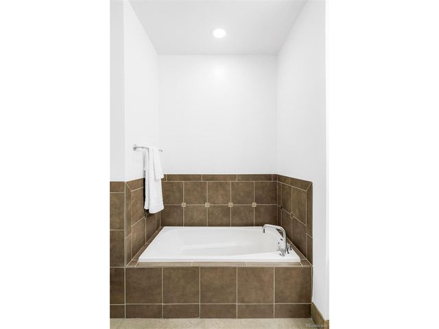 2958 Syracuse St 406, Denver, CO 80238