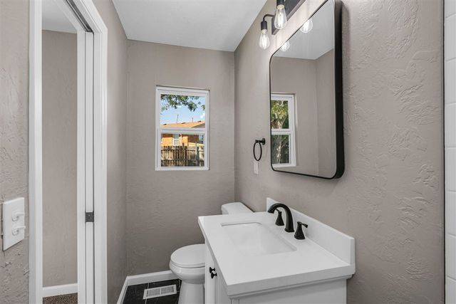 1705 NW 44th St, Lawton, OK 73505