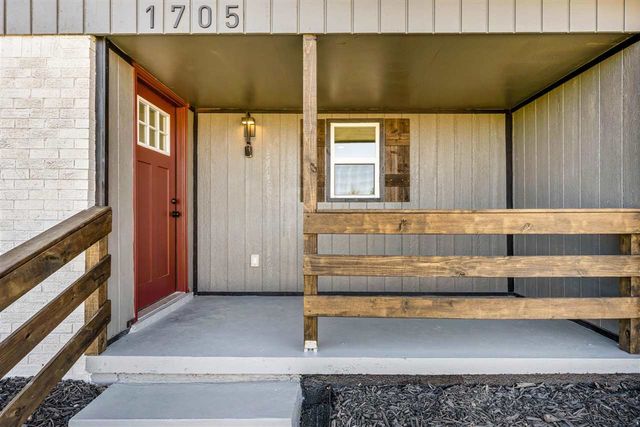 1705 NW 44th St, Lawton, OK 73505