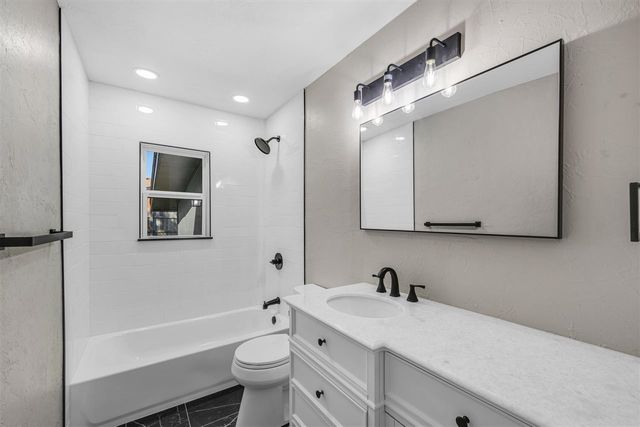 1705 NW 44th St, Lawton, OK 73505