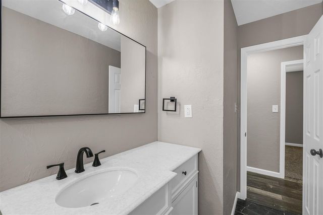 1705 NW 44th St, Lawton, OK 73505