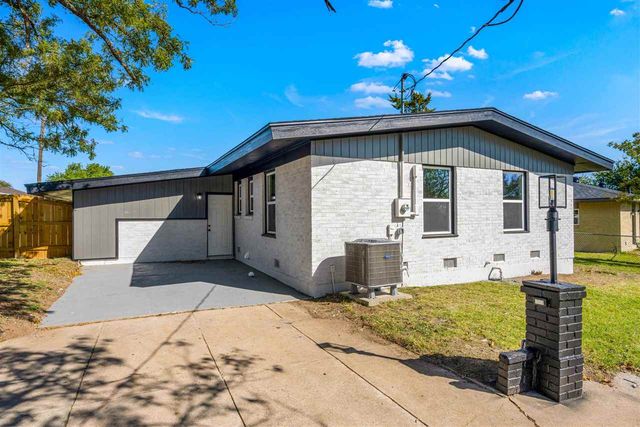 1705 NW 44th St, Lawton, OK 73505