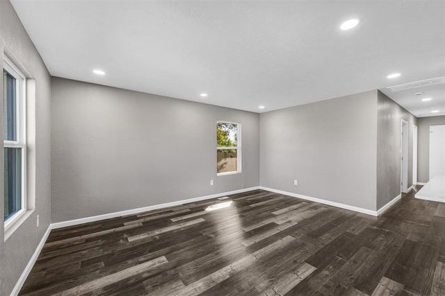 1705 NW 44th St, Lawton, OK 73505