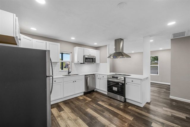 1705 NW 44th St, Lawton, OK 73505