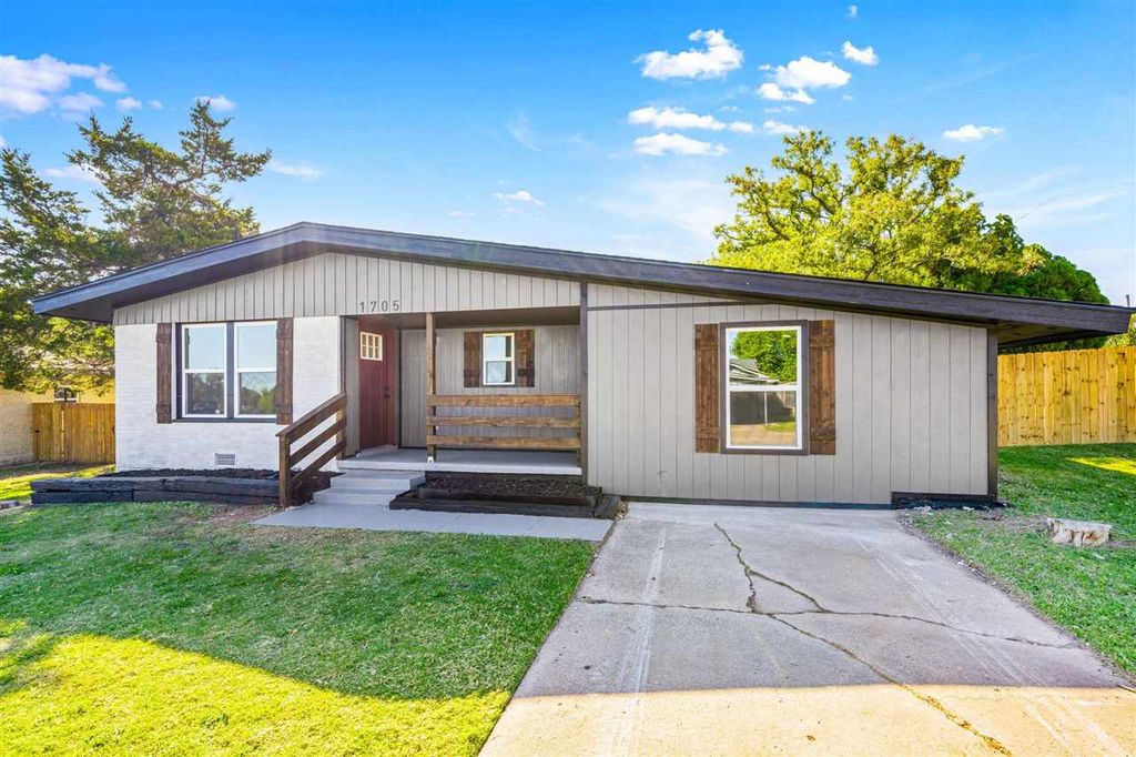 1705 NW 44th St, Lawton, OK 73505