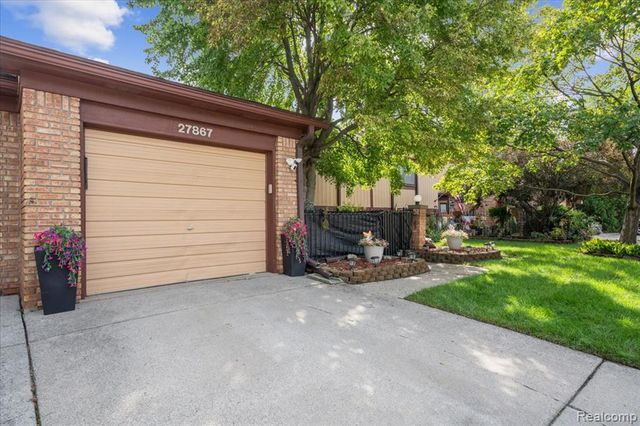 27867 Addelia Street, Warren, MI 48093