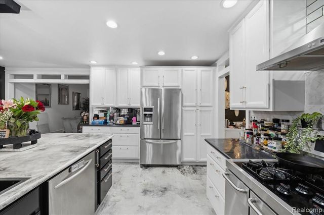 27867 Addelia Street, Warren, MI 48093