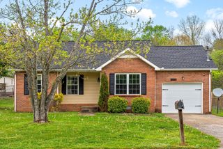 352 Broadmore Dr, Clarksville, TN 37042