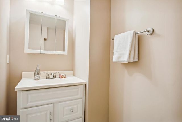 5519 WHITFIELD CT, Fairfax, VA 22032